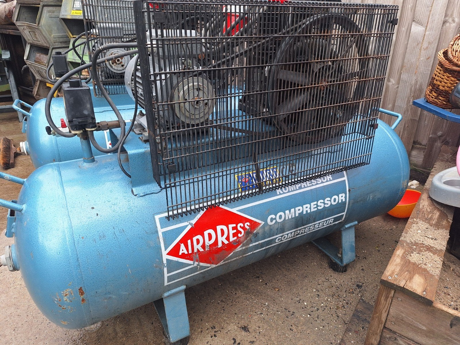 Airpress compressor k200-450 2.2 kw 15 bar, Ophalen, 800 liter/min of meer, Zo goed als nieuw, 10 bar of meer