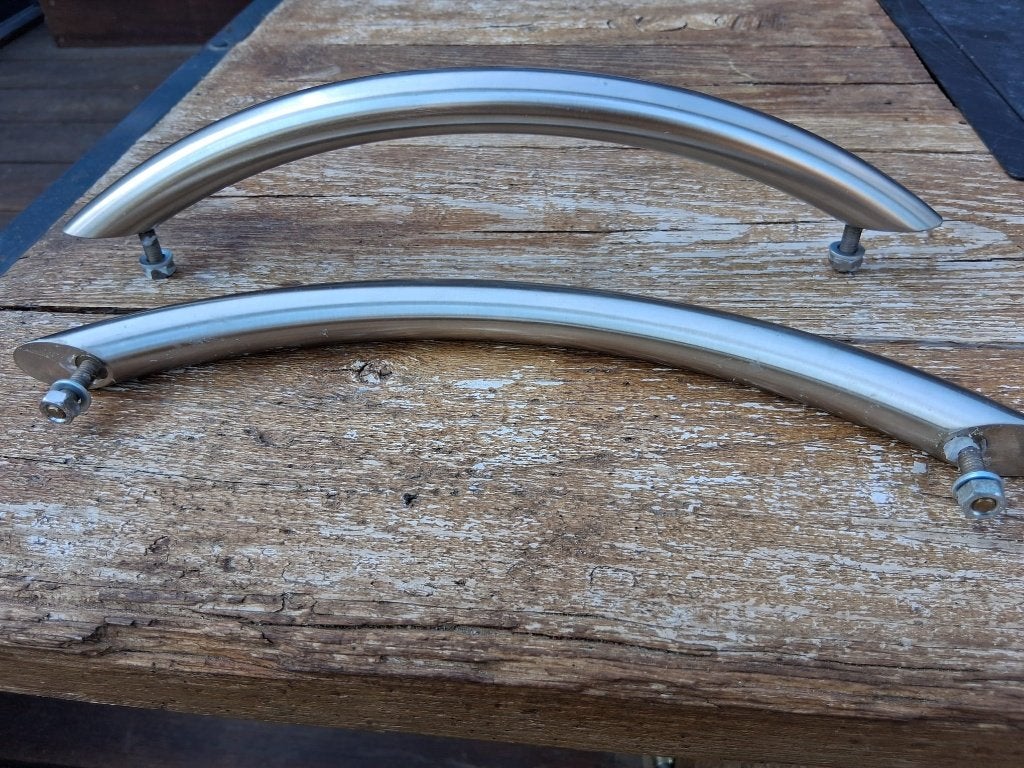 te koop: geborstelde RVS badhandgrepen, Minder dan 50 cm, Overige typen, Ophalen of Verzenden, Zo goed als nieuw