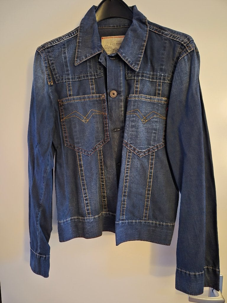 Super mooie Replay spijkerjas in blauw. Valt als M, Maat 52/54 (L), Blauw, Ophalen of Verzenden, Zo goed als nieuw