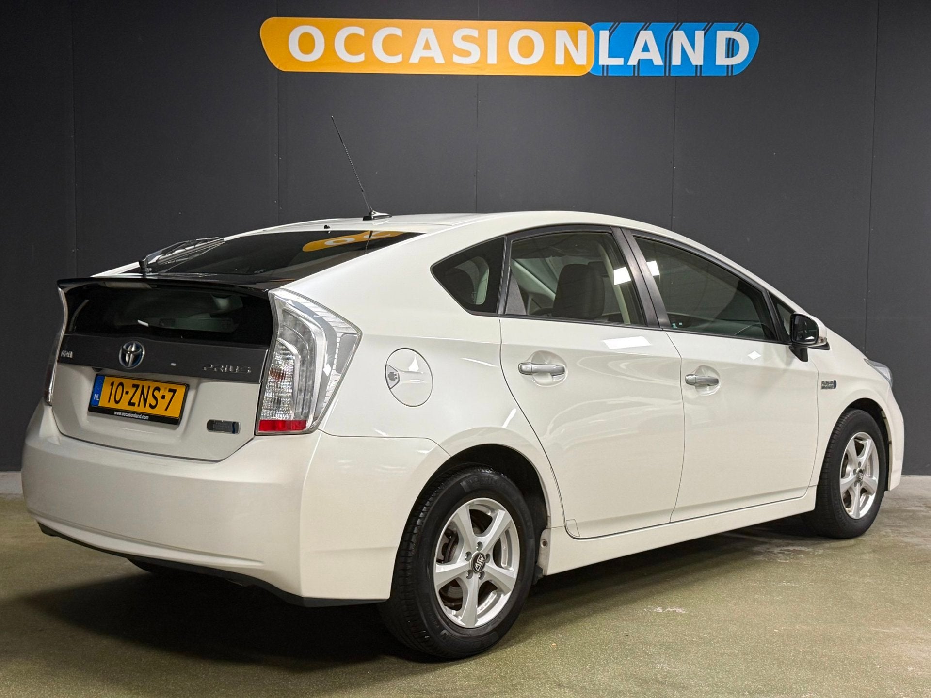 Toyota Prius 1.8 Plug-in Executive Business|JBL|CAMERA|HUD|S, Auto's, Euro 5, Gebruikt, Zwart, Wit