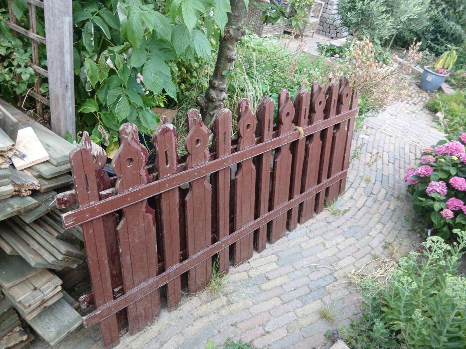 +/- 25meter hardhouten hekjes, Ophalen, Gebruikt, Hout, Tuinhek