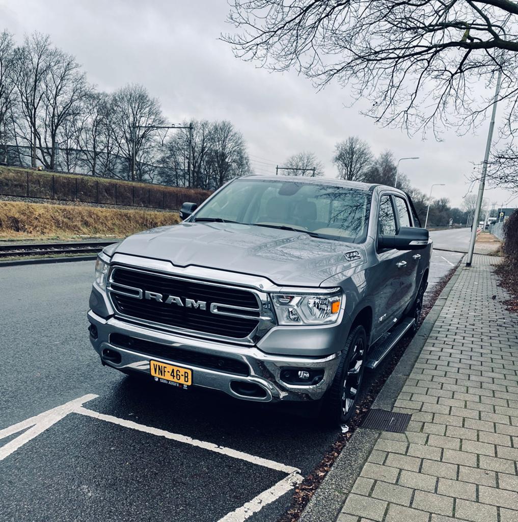 Dodge RAM Big Horn 2021, Auto's, Automaat, 2382 kg, Beige, Bedrijf