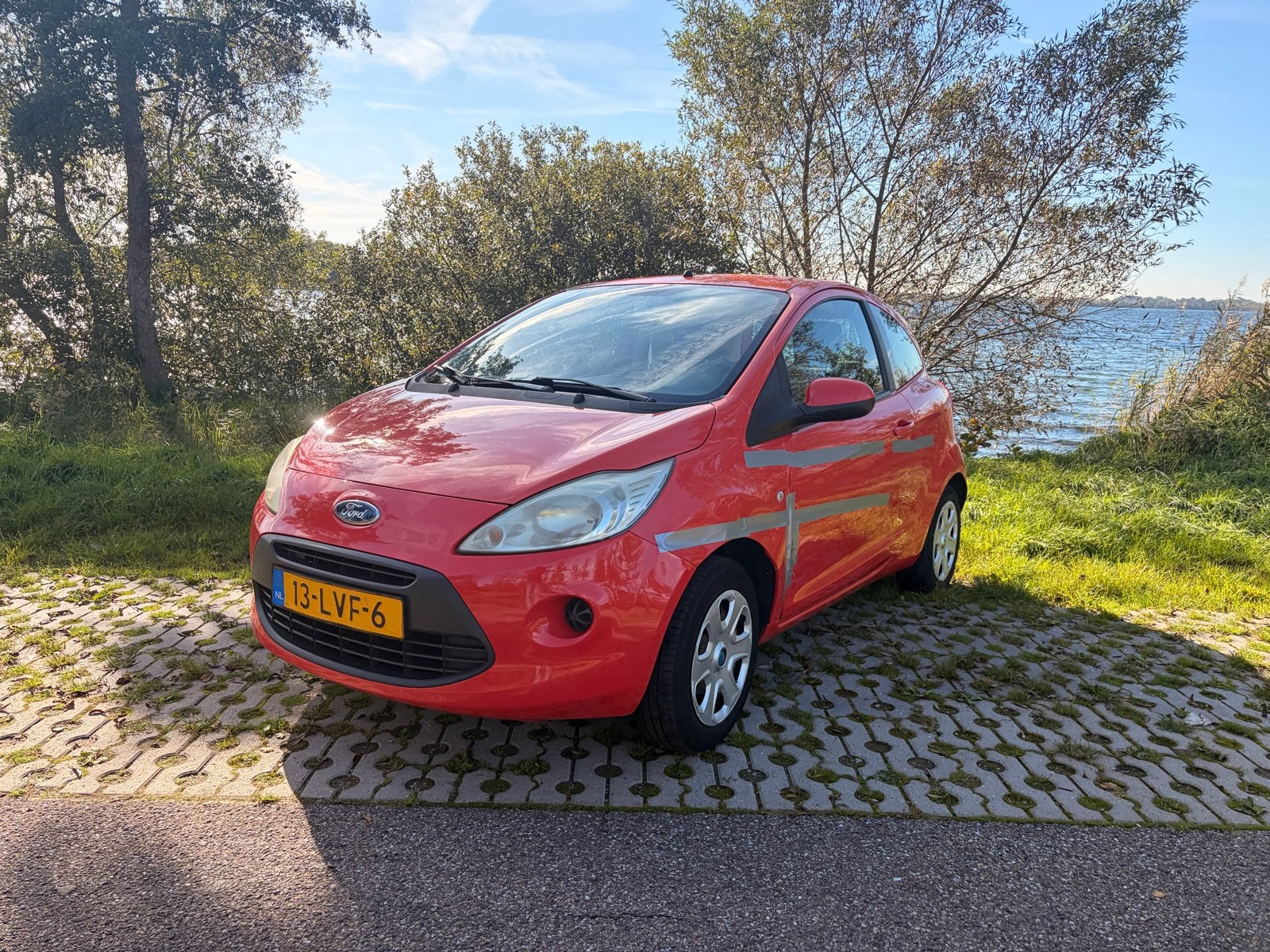 Ford Ka 1.2 51KW 2010 Rood (met blikschade), Auto's, Voorwielaandrijving, 1242 cc, 4 cilinders, 4 stoelen