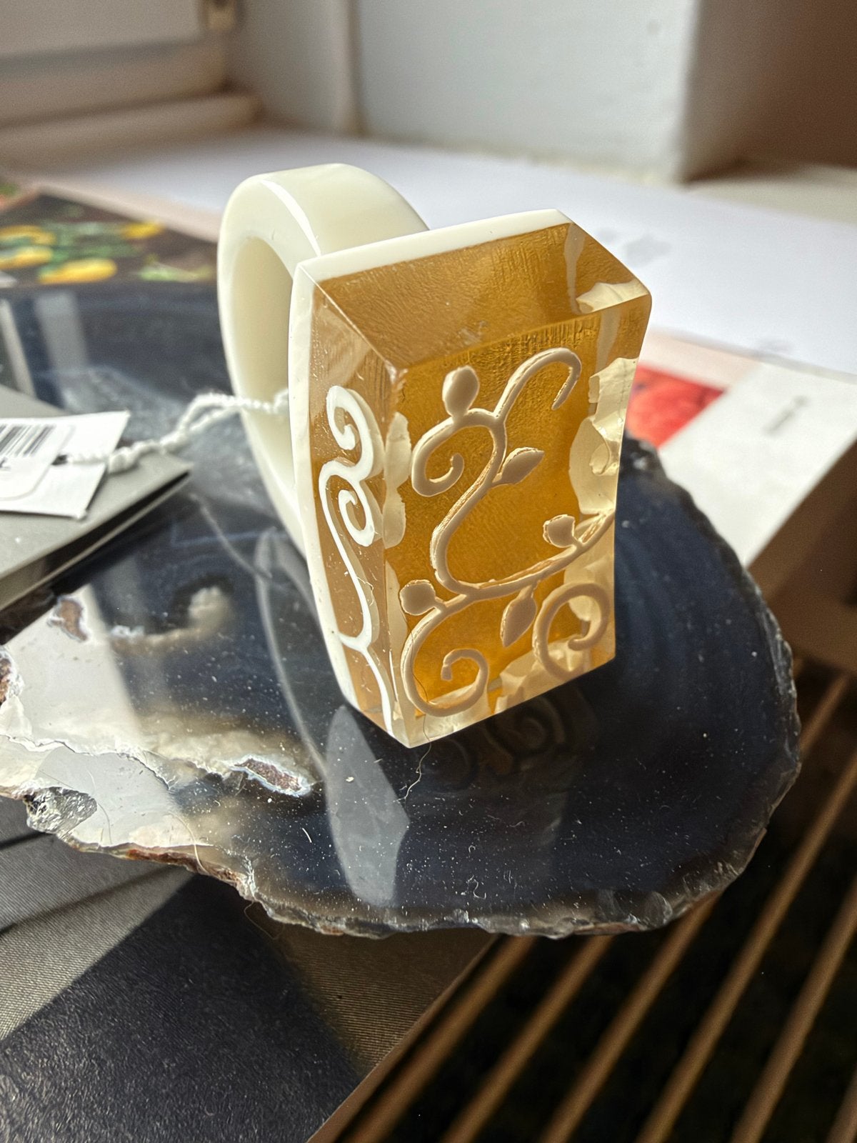 Zsiska Baroque statement ring 24k bladgoud maat XL, Kunststof, 20 of groter, Nieuw, Ophalen of Verzenden