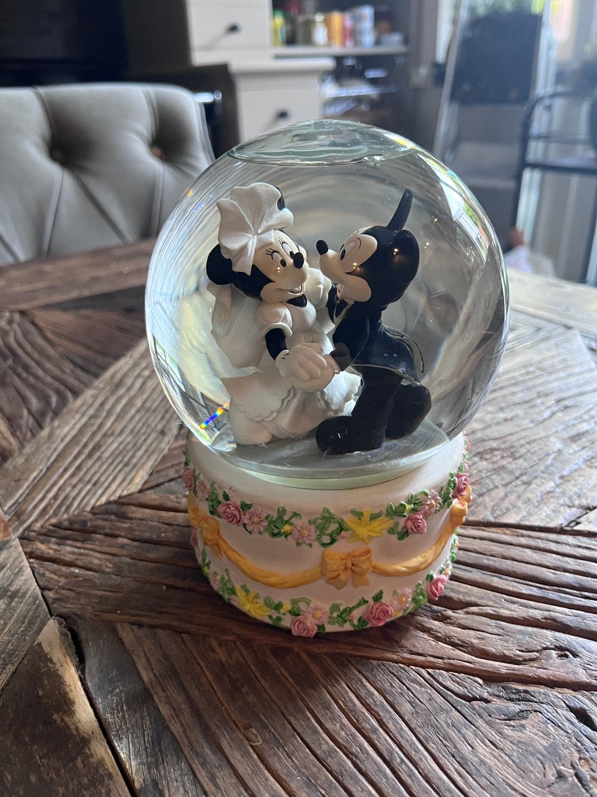Snowglobe Disney Bruidspaar, Ophalen of Verzenden, Zo goed als nieuw, Beeldje of Figuurtje