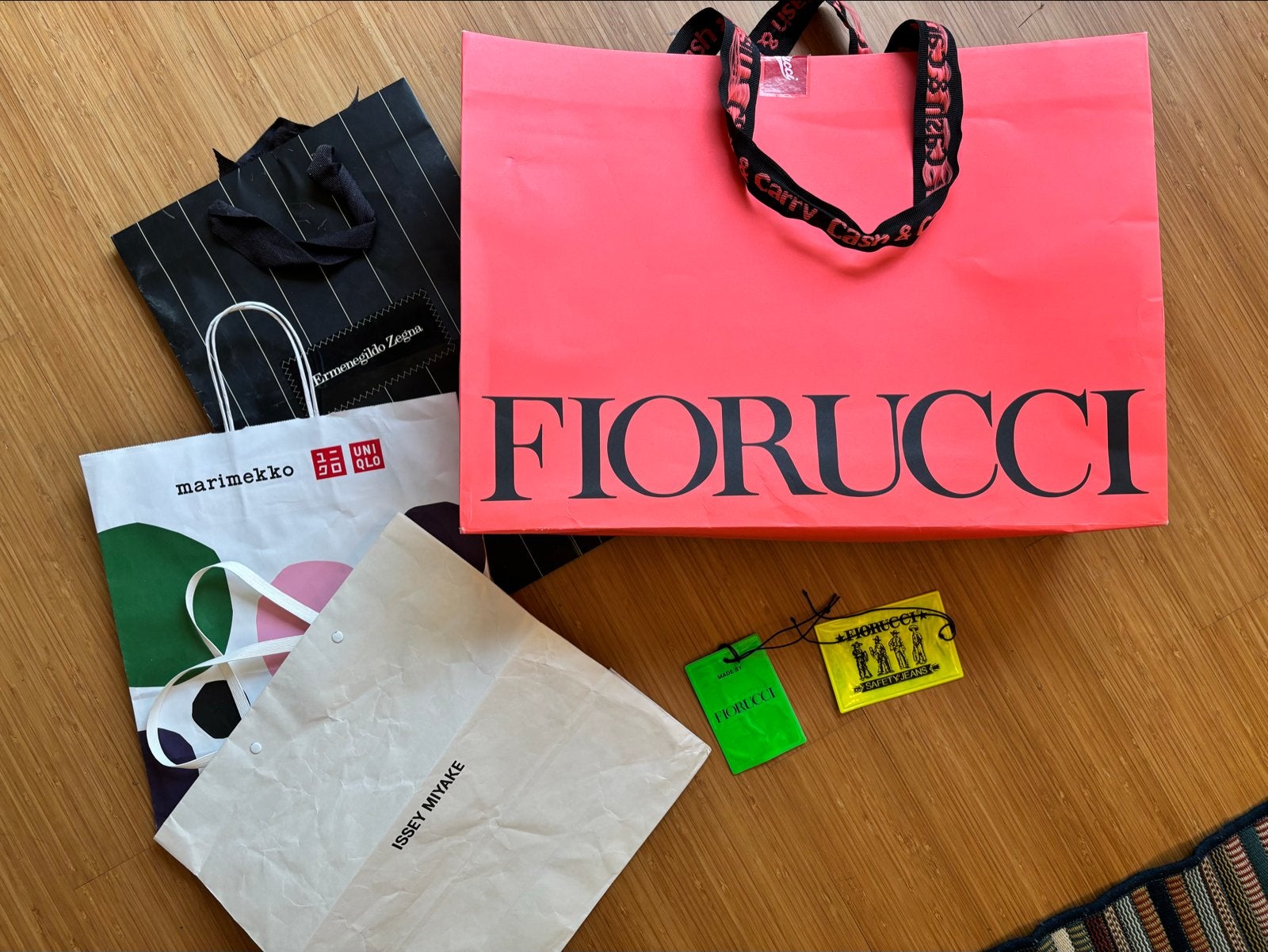 Fiorucci Miyake draagtassen, Ophalen