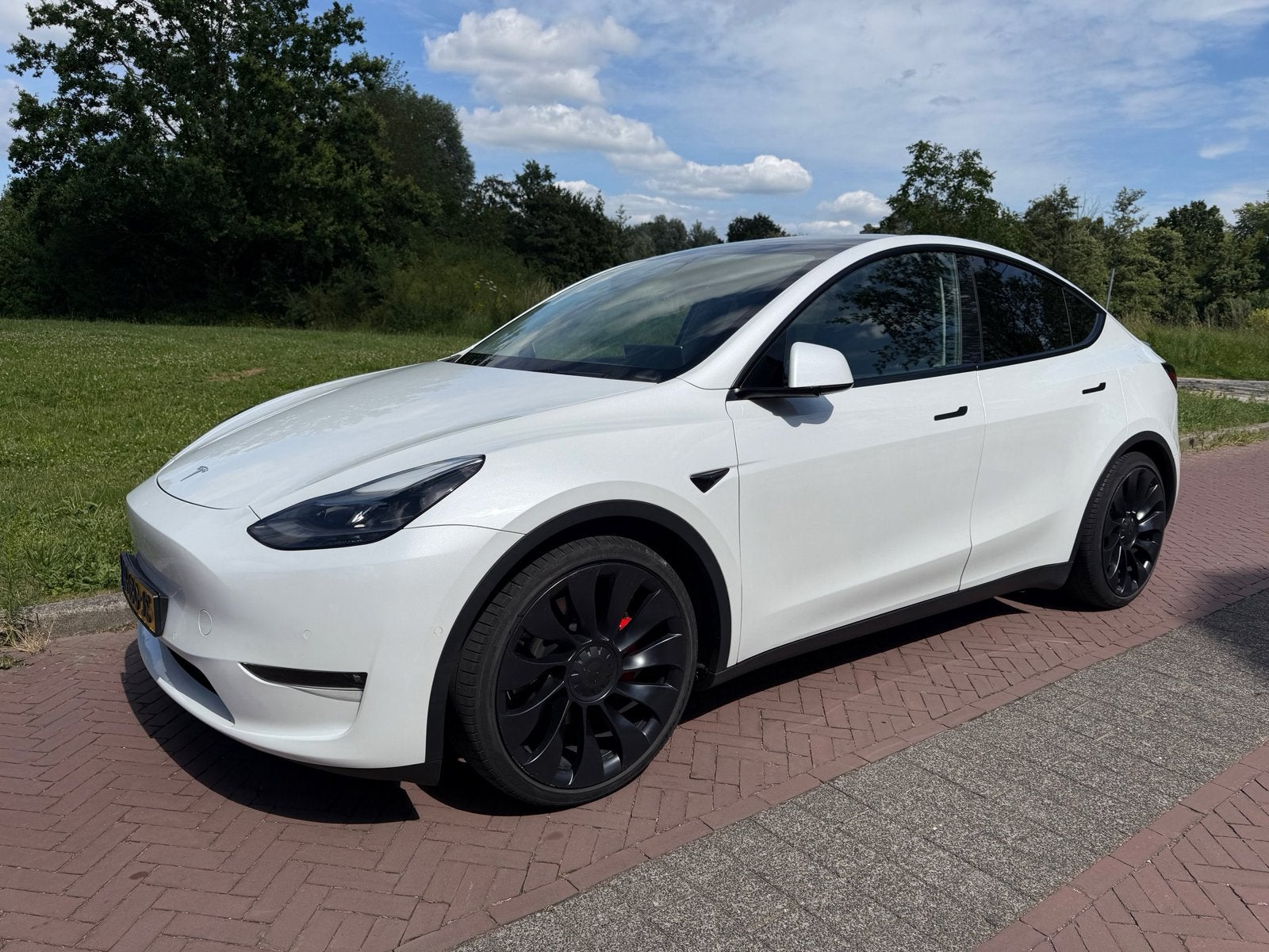 Tesla Model Y Performance SoH 93% BTW-auto Eerste eigenaar, Auto's, Automaat, Zwart, 1972 kg, Wit
