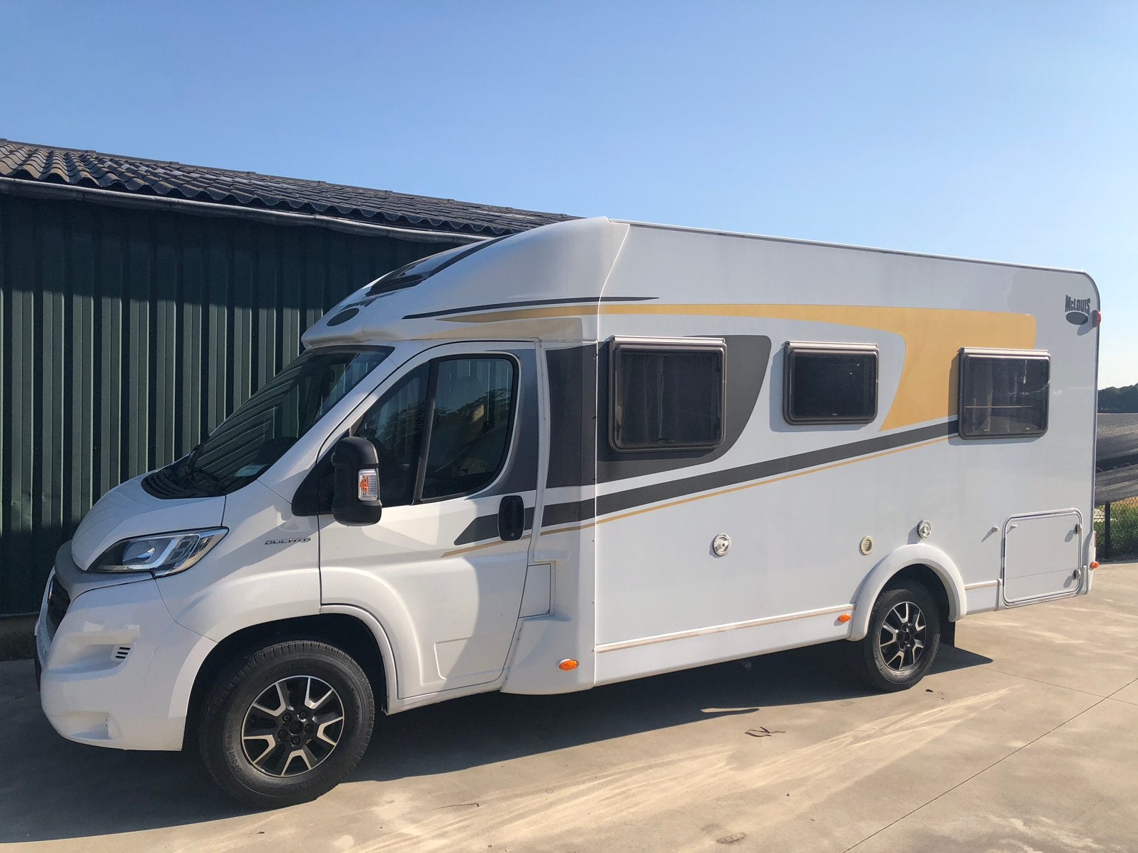 Half integraal Fiat 130pk Heavy AUTOMAAT Bj 2019 vastbed, Ringverwarming, Koelkast, Particulier, 6 tot 7 meter