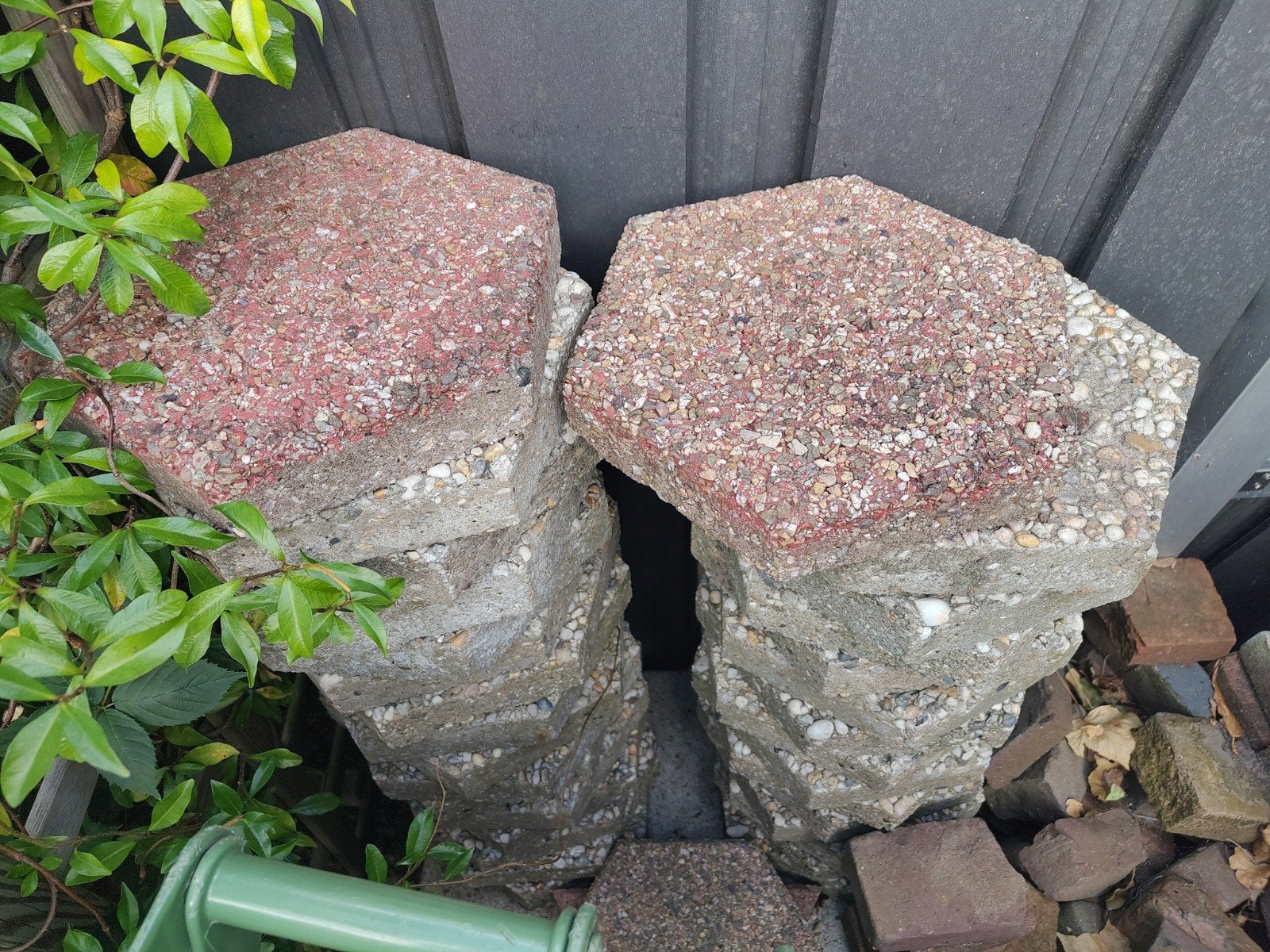 Gratis af te halen – grote partij zeshoekige betontegels, Ophalen, Gebruikt, Beton, Terrastegels