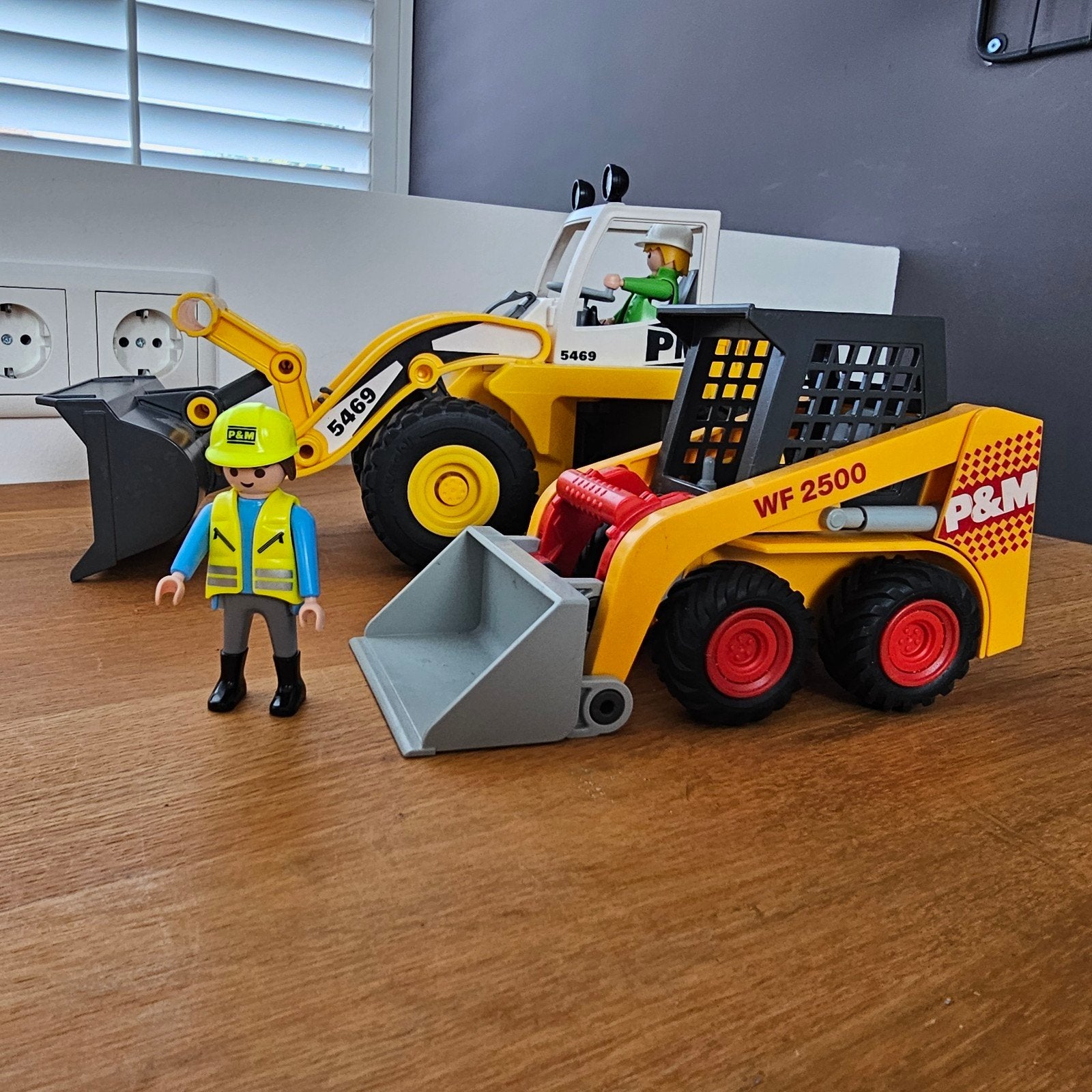 playmobil 5469  en 4477 bulldozers, Ophalen of Verzenden, Zo goed als nieuw, Overige merken