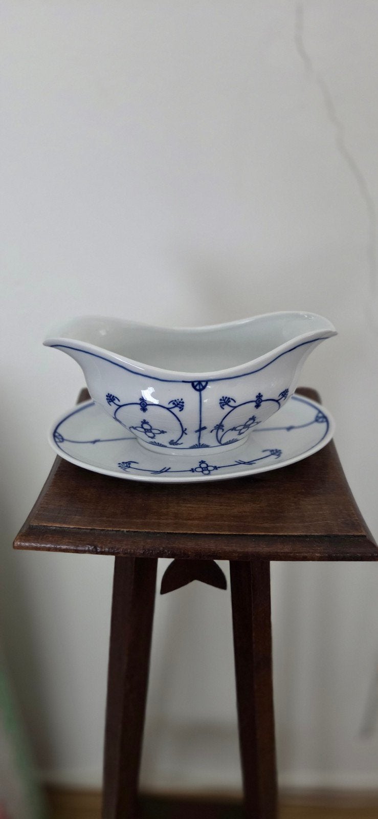 Antieke porseleinen juskom met schotel, Zwiebelmuster, Antiek en Kunst, Ophalen