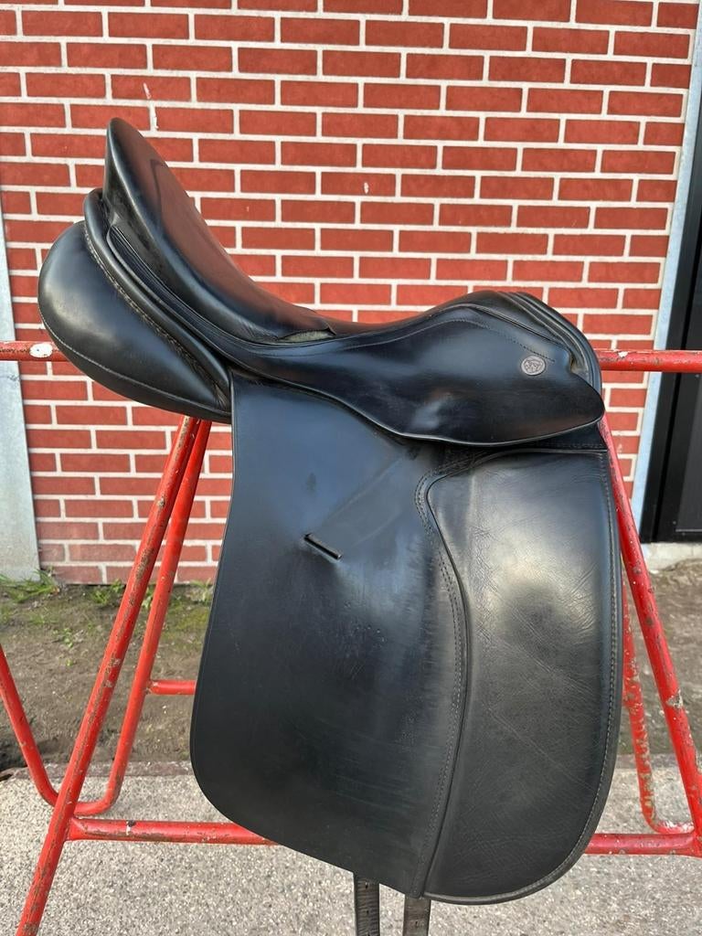 Kn dressuurzadel 17,5 inch boom: mw, Dieren en Toebehoren, Paarden en Pony's | Zadels, Ophalen of Verzenden, Gebruikt, Dressuur