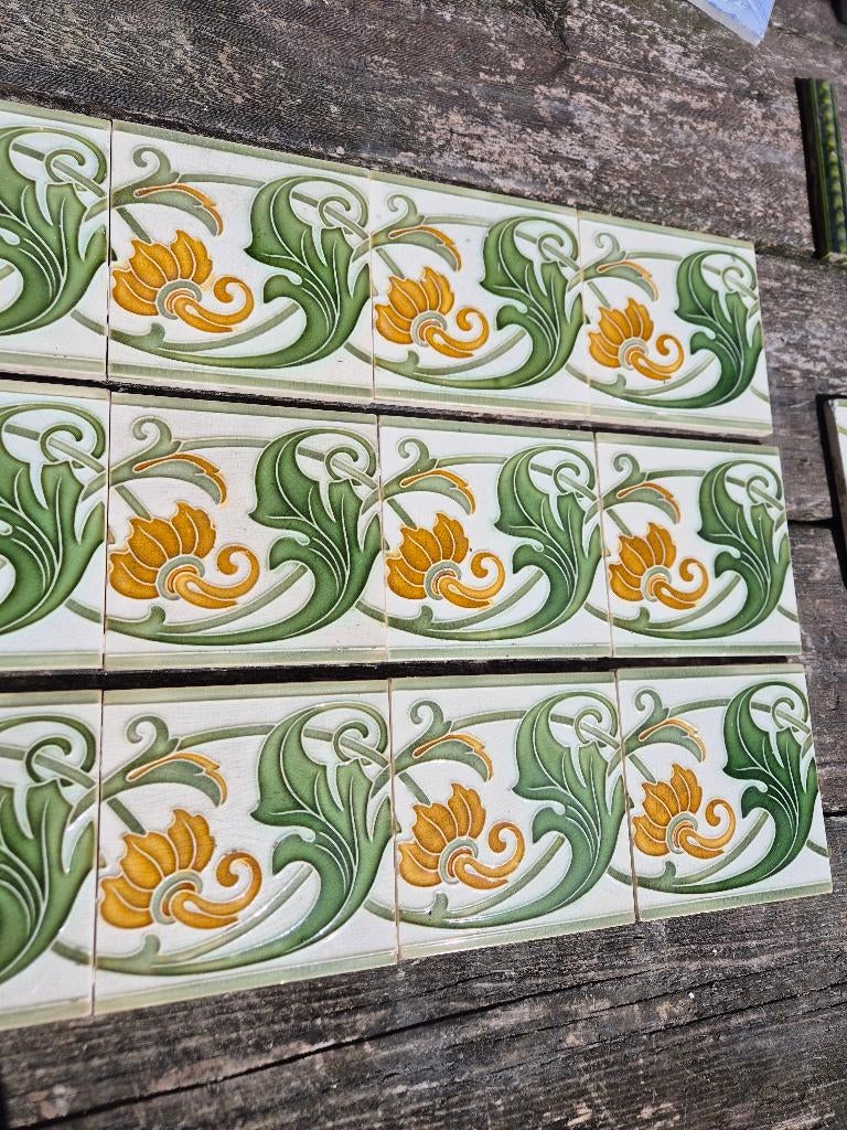 220cm Prachtige art nouveau tegelrand afgebiesd 14+2 stuks, Ophalen