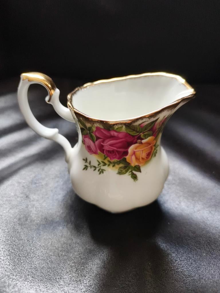 Engelse Royal Albert porselein "old country"melkkan., Antiek en Kunst, Ophalen of Verzenden
