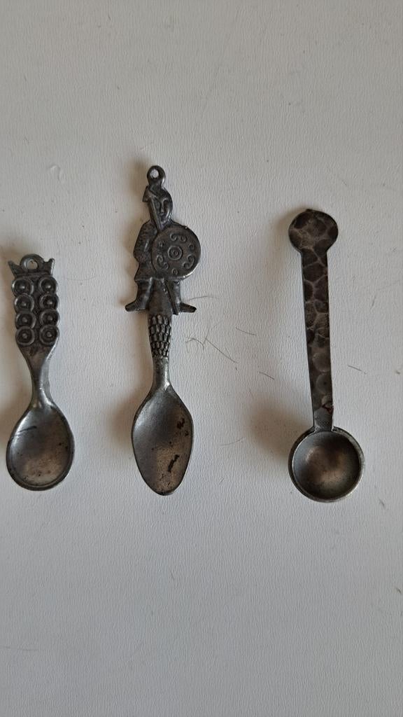 Drie antieke tinnen lepeltjes. Ongeveer 7 cm., Ophalen of Verzenden