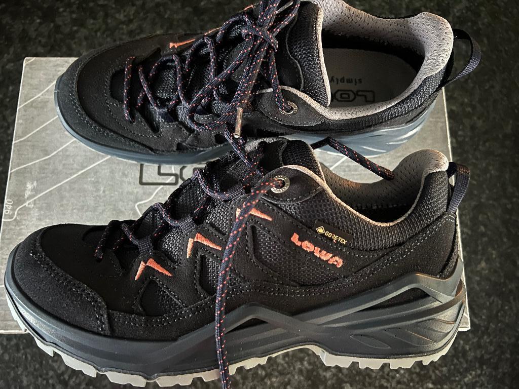 LOWA dames wandelschoenen, maat 38. Nieuw., Ophalen of Verzenden, Nieuw, Schoenen