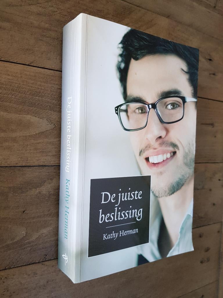 De juiste beslissing - Kathy Herman (christelijke roman), Boeken, Romans, Zo goed als nieuw, Ophalen of Verzenden