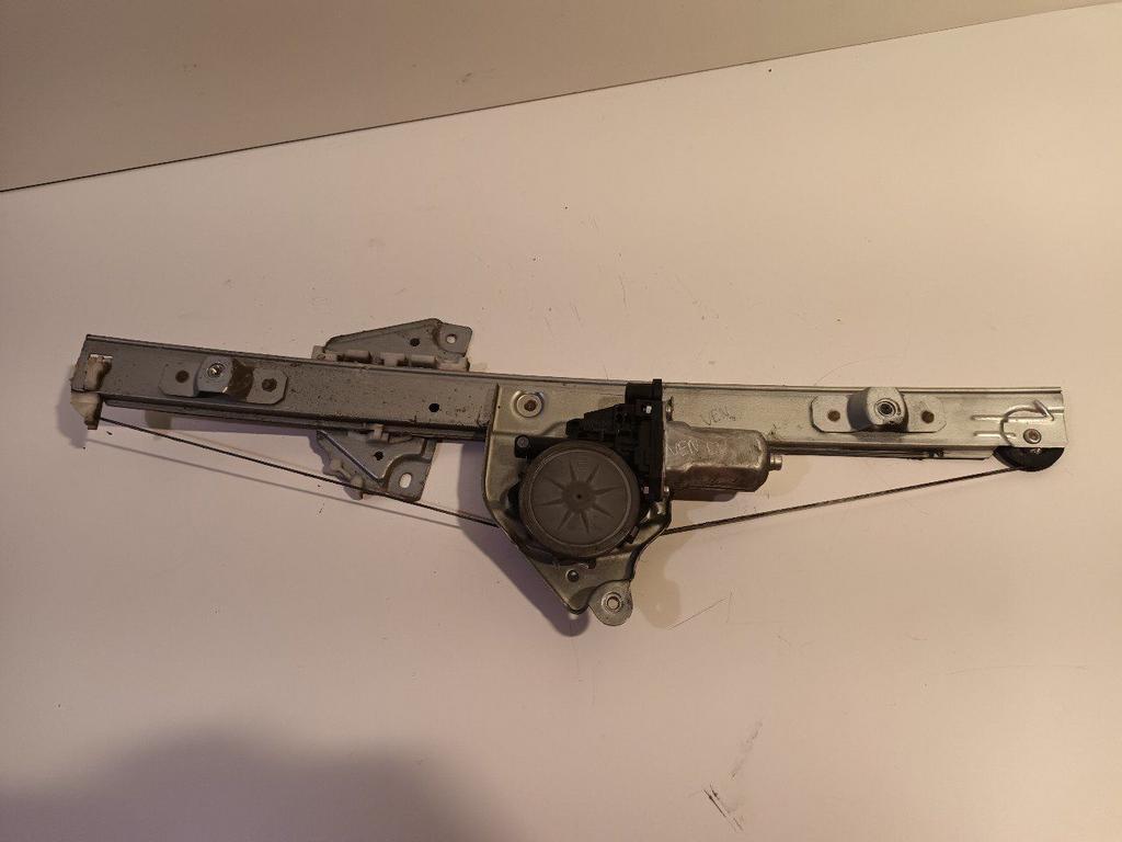 Raammechaniek elektrisch links voor Suzuki Grand Vitara, Onderdelen@venauto.nl, Van der Ven Autorecycling B.V., Gebruikt, Ettenseweg 76, 4706 PB Roosendaal, The Netherlands