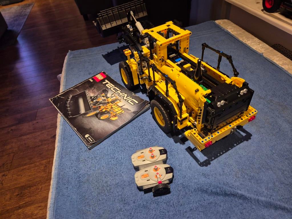 Lego Technic Volvo Wiellader 42030, Lego, Compleet, Ophalen of Verzenden, Zo goed als nieuw