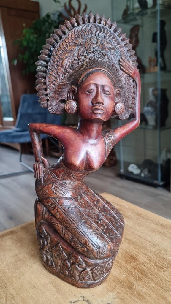 Houtsnijwerk Indonesië beeldje oud, Ophalen of Verzenden