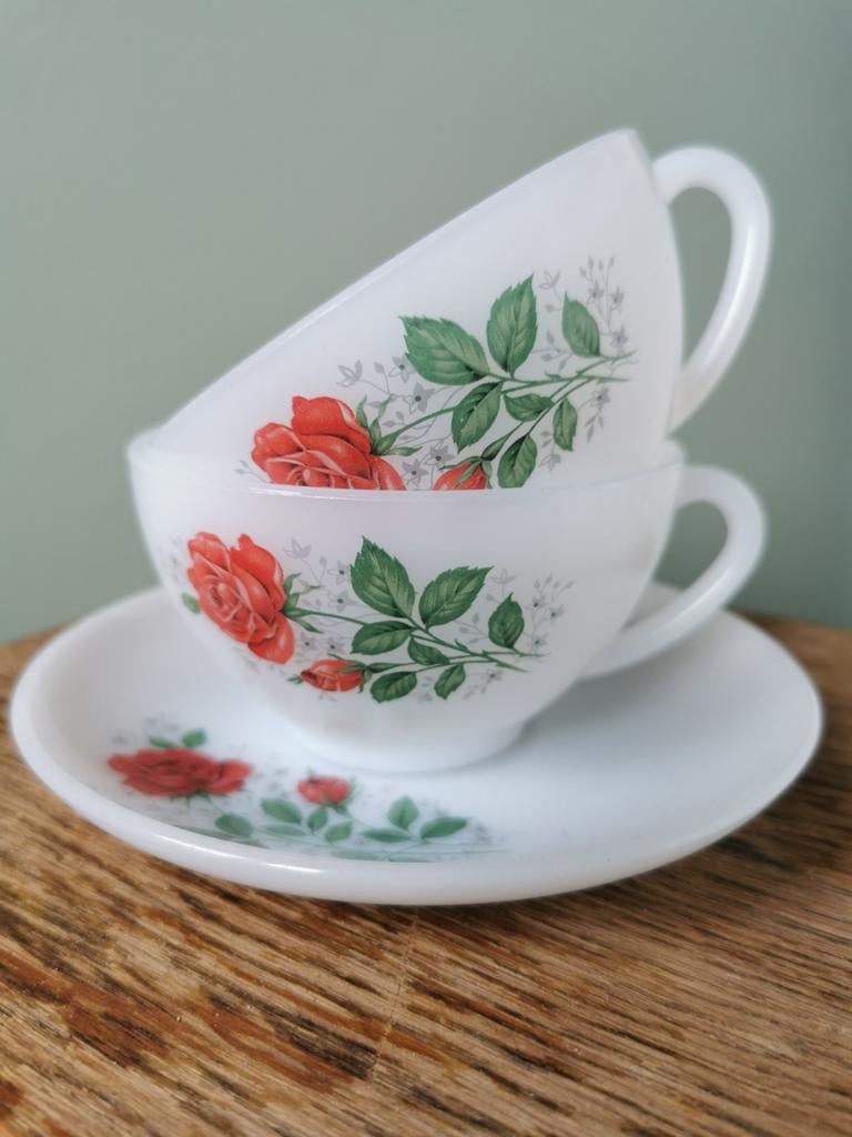 Arcopal Rozen Vintage Kopjes & Schotel, Gebruikt, Ophalen of Verzenden, Glas, Overige stijlen