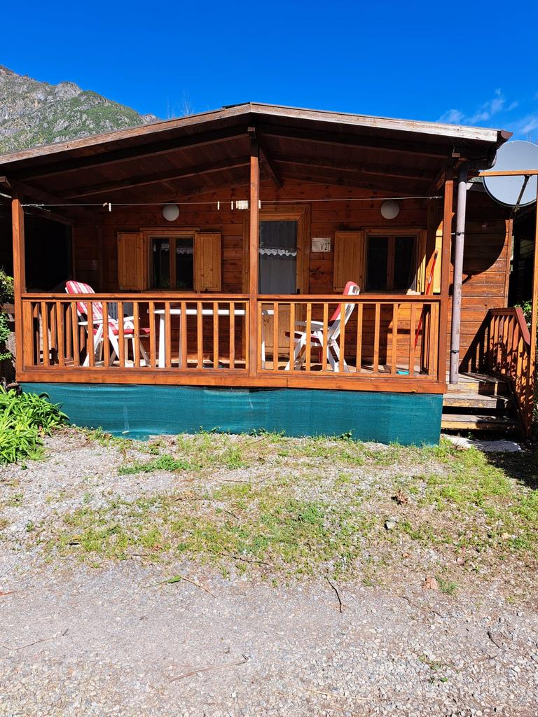 5 Persoons chalet met AIRCO en NL televisie, 5 personen, Dorp, Zwembad, 2 slaapkamers