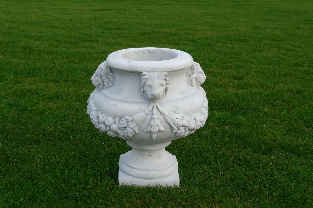 grote Italiaanse bloempot met leeuwenkoppen, Ophalen, Steen, Www.bossewinkel.nl, 40 cm of meer