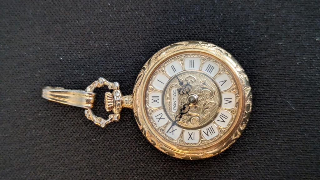 Collier klokje Pontiac, Ophalen of Verzenden, Zilver, Overige materialen