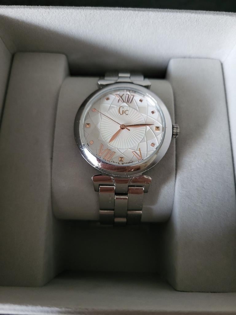 Nagenoeg niet gedragen Guess collection horloge, Sieraden, Tassen en Uiterlijk, Horloges | Dames, Ophalen of Verzenden, Zo goed als nieuw