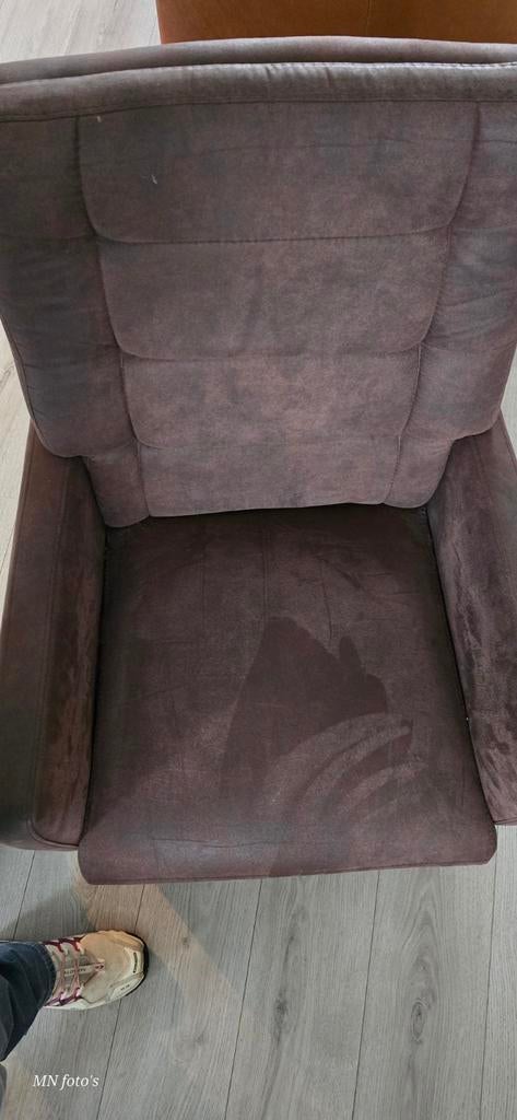 Twee eetkamerstoelen met wieltjes, nubuck, Huis en Inrichting, Fauteuils, Ophalen, Minder dan 50 cm, Gebruikt, Minder dan 75 cm
