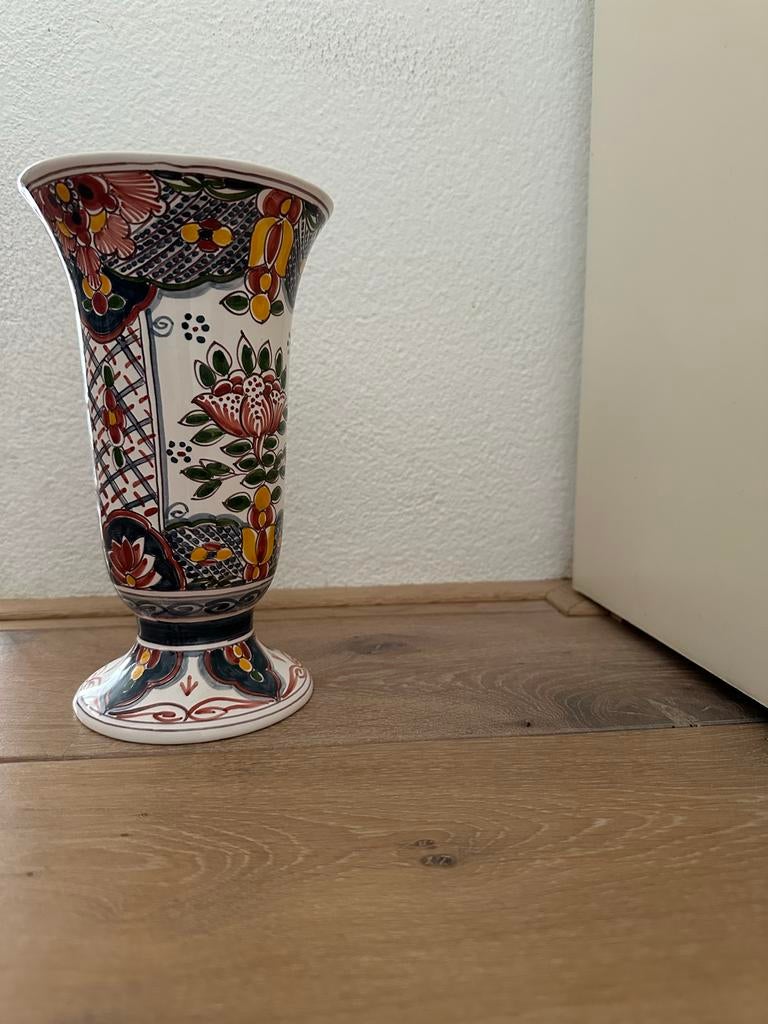 Makkum aardewerk: 2 vazen en pot met deksel, Antiek en Kunst, Ophalen