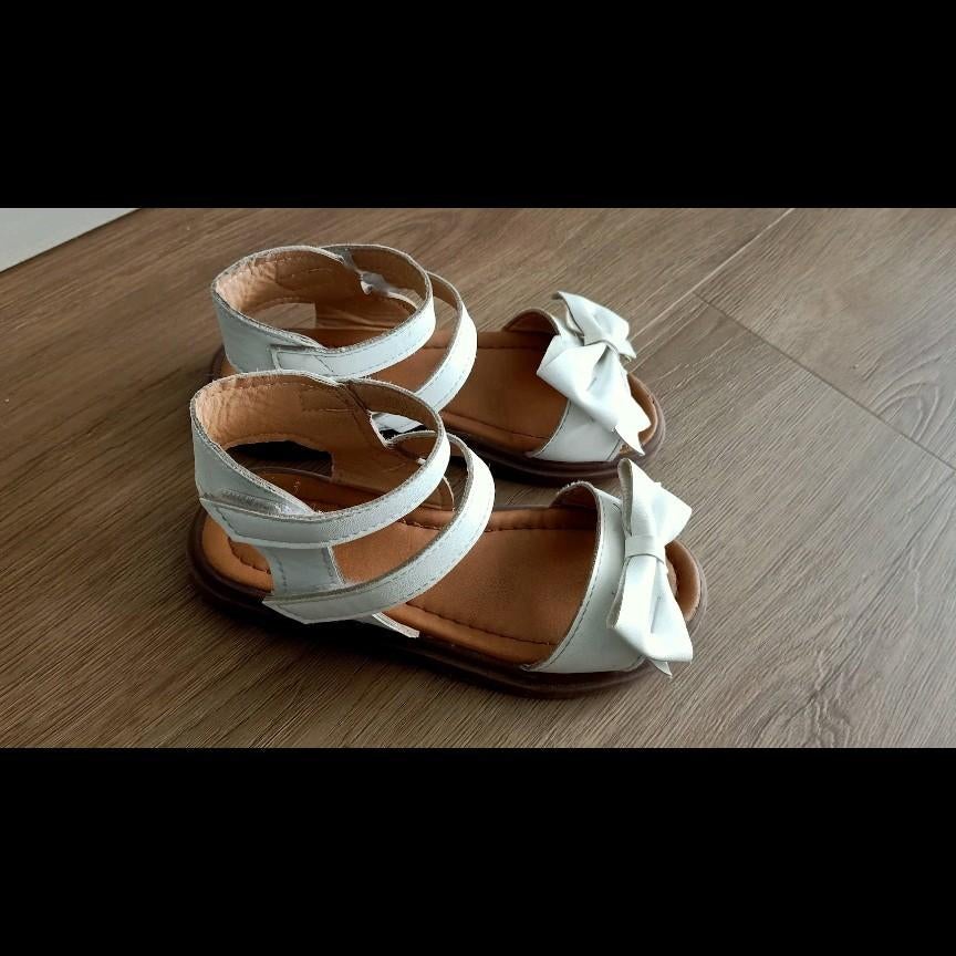 Leuke sandalen meisje maat 28 wit klittenband sluiting, Gebruikt, Meisje, Schoenen, Ophalen of Verzenden