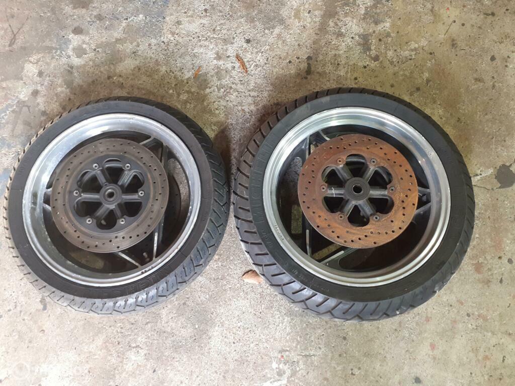 Wielen velgen remschijven banden 16 inch Paso Sport 750 906, Motoren, Onderdelen | Ducati, Ophalen of Verzenden, Gebruikt