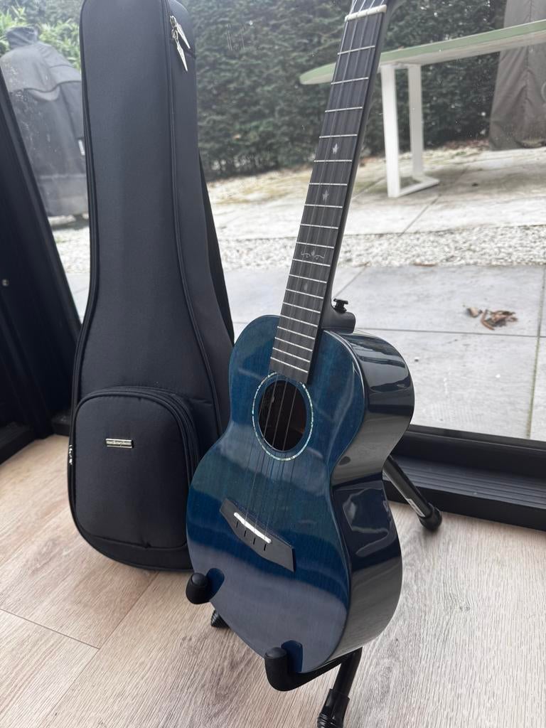 Enya EUT-MAD Tenor Ukelele (EQ), Muziek en Instrumenten, Snaarinstrumenten | Gitaren | Akoestisch, Ophalen of Verzenden, Zo goed als nieuw
