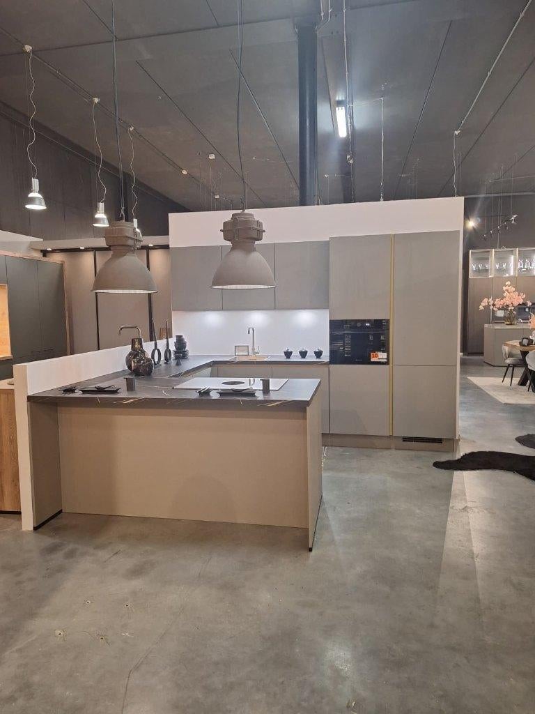 Complete Nieuwe keuken met apparatuur – Keuken Nicolai