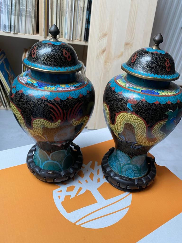 Twee Chinese Cloisonné Vazen met Deksel, Antiek en Kunst, Antiek | Vazen, Ophalen