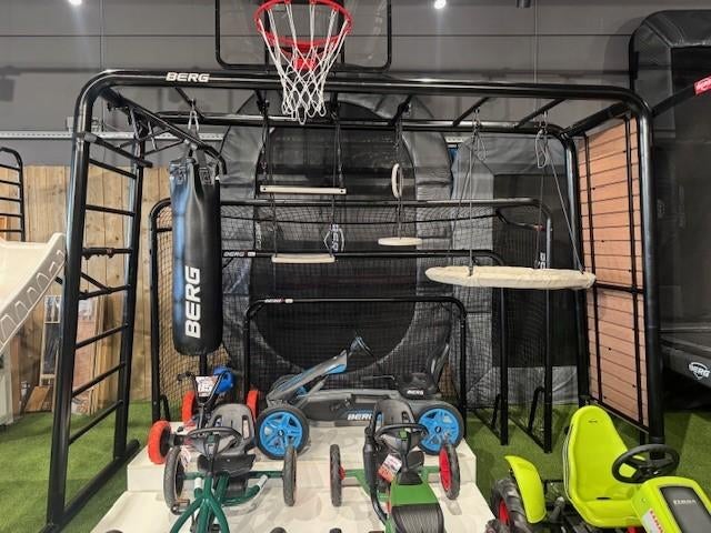 Berg Playbase speeltoestel schommel voetbaldoel showroom, Ophalen of Verzenden, Nieuw