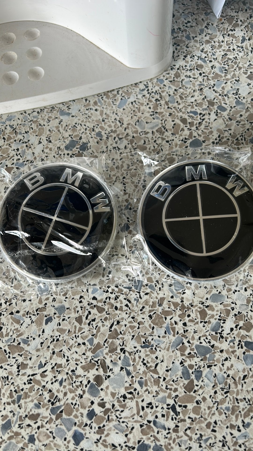 2x Bmw embleem  Zwart 74 mm, Ophalen, Nieuw, BMW