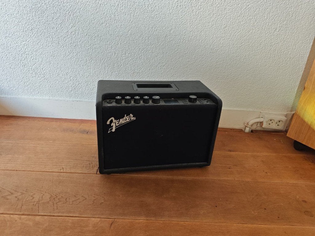 Fender Mustang GT40 + MGT-4 Footswitch + Expression Pedal, Muziek en Instrumenten, Ophalen, Zo goed als nieuw, Gitaar, Minder dan 50 watt