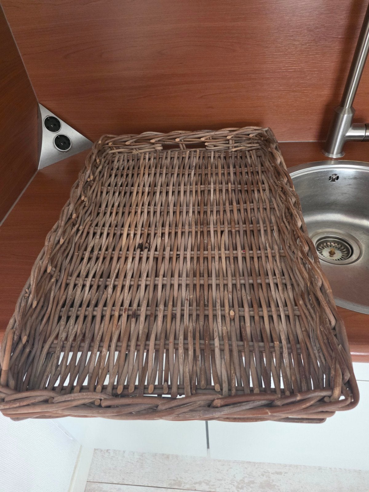 Gevlochten rieten mand - Handgemaakt, Mand, Ophalen of Verzenden, Riet, Rechthoekig