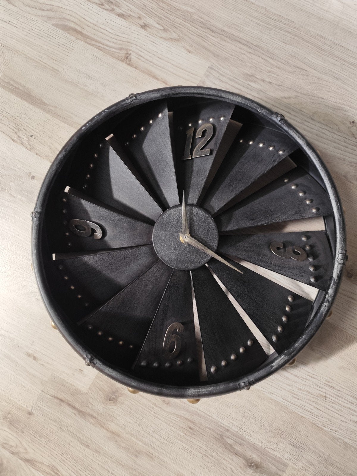 Industriële wandklok - Stoere look - 30-40cm, Huis en Inrichting, Ophalen, Wandklok, Zichtbaar uurwerk, Analoog