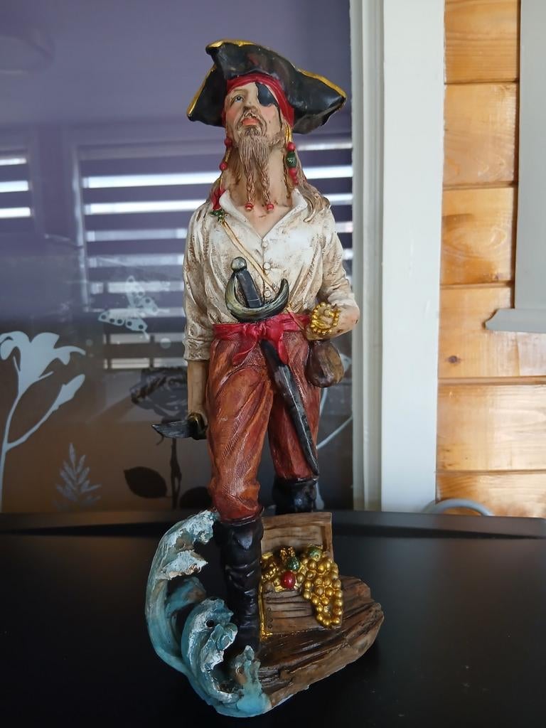 Beeldje van een piraat met schatkist, Ophalen of Verzenden, Zo goed als nieuw, Mens