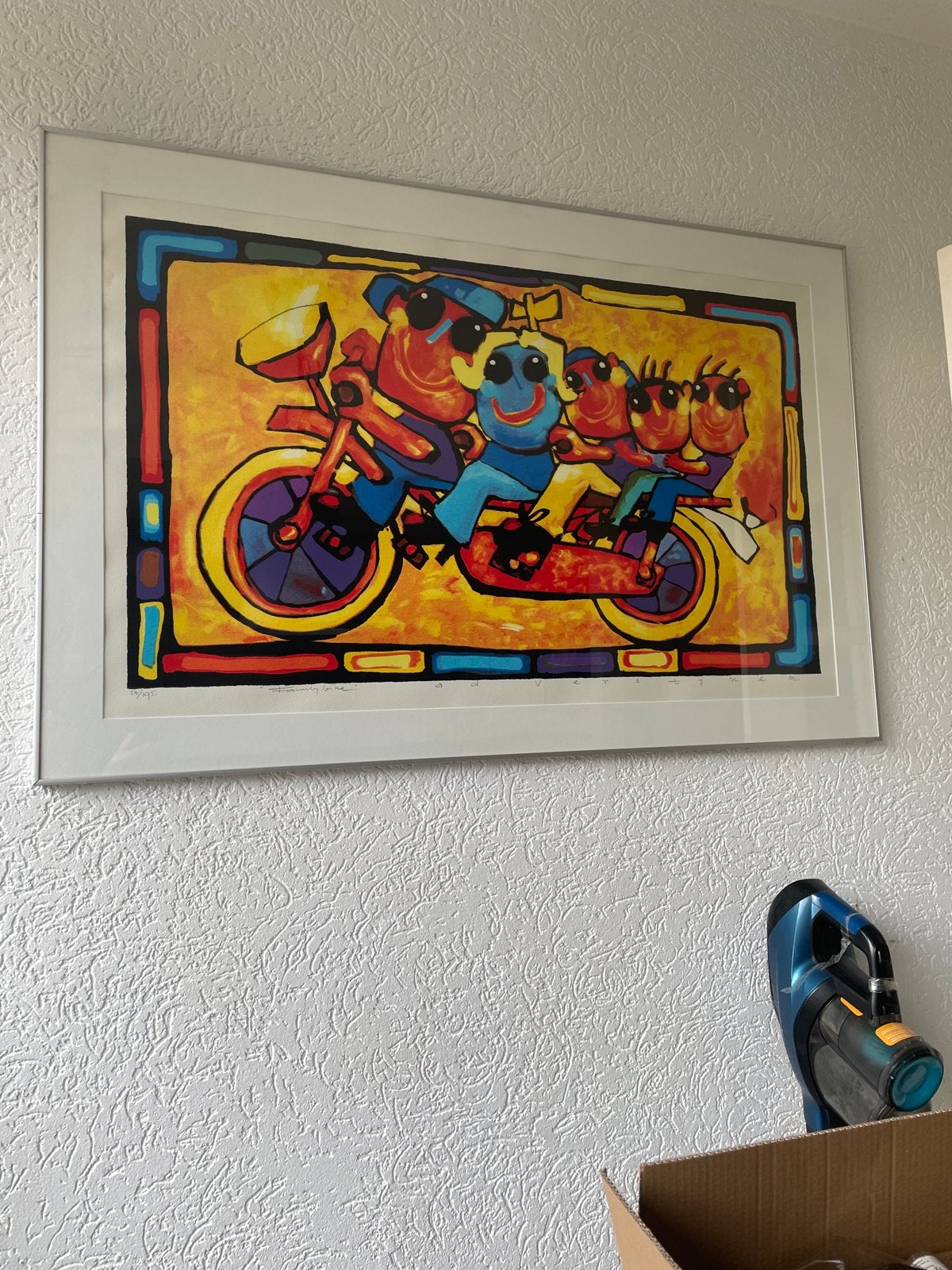 Vrolijk kunstwerk: Family Bike van Ad Verstijnen, Figuren, Papier/karton, Zeefdruk, Ophalen of Verzenden