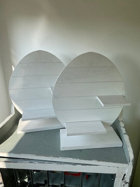 2 x houten standaard eivorm / ei. Ovaal ei hout met plankjes, Diversen, Ophalen, Gebruikt