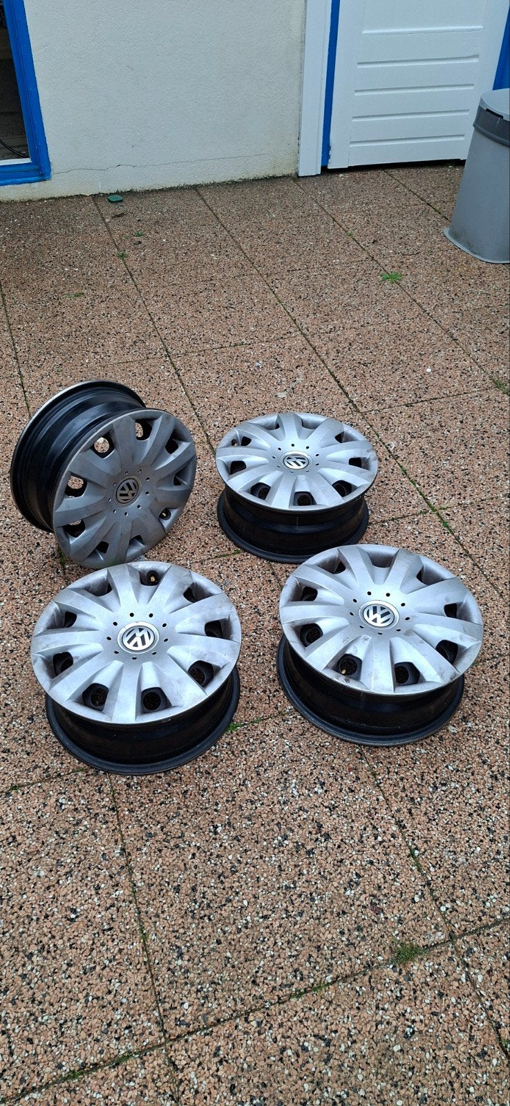 4 nette 15" stalen velgen met originele VW wieldoppen, Ophalen of Verzenden, Gebruikt