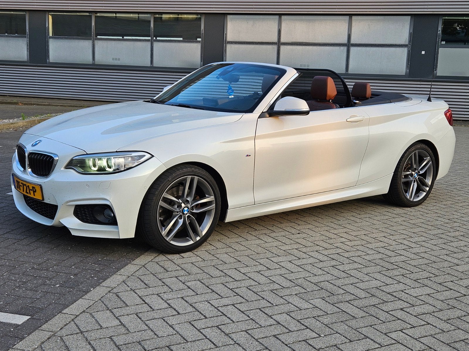 BMW 220i M-sport cabrio. Nieuwe motor!, 4 cilinders, Cabriolet, Wit, Particulier