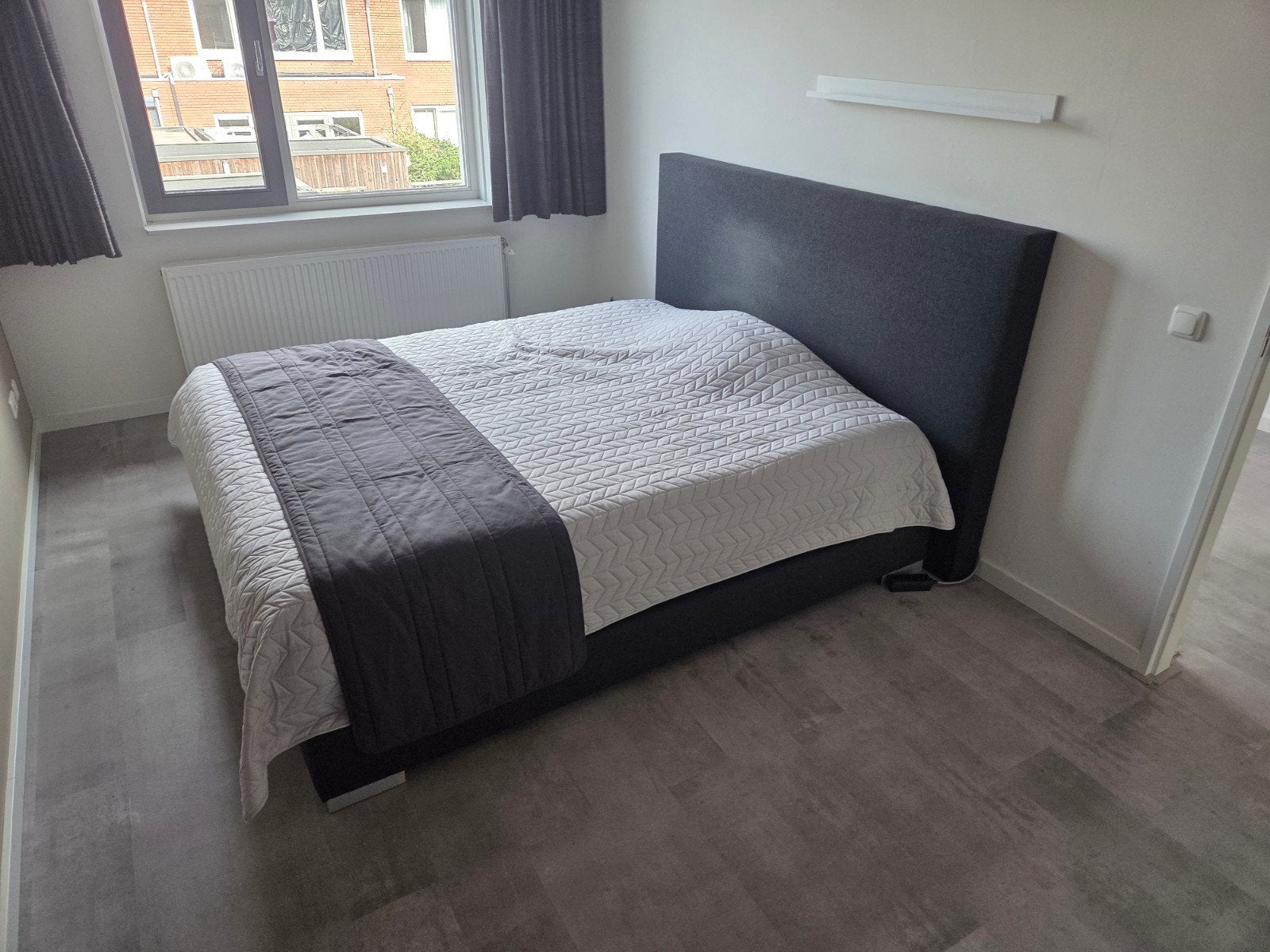 Tweepersoons boxspring 210cm lang bed met Emma Sleep topper, Ophalen