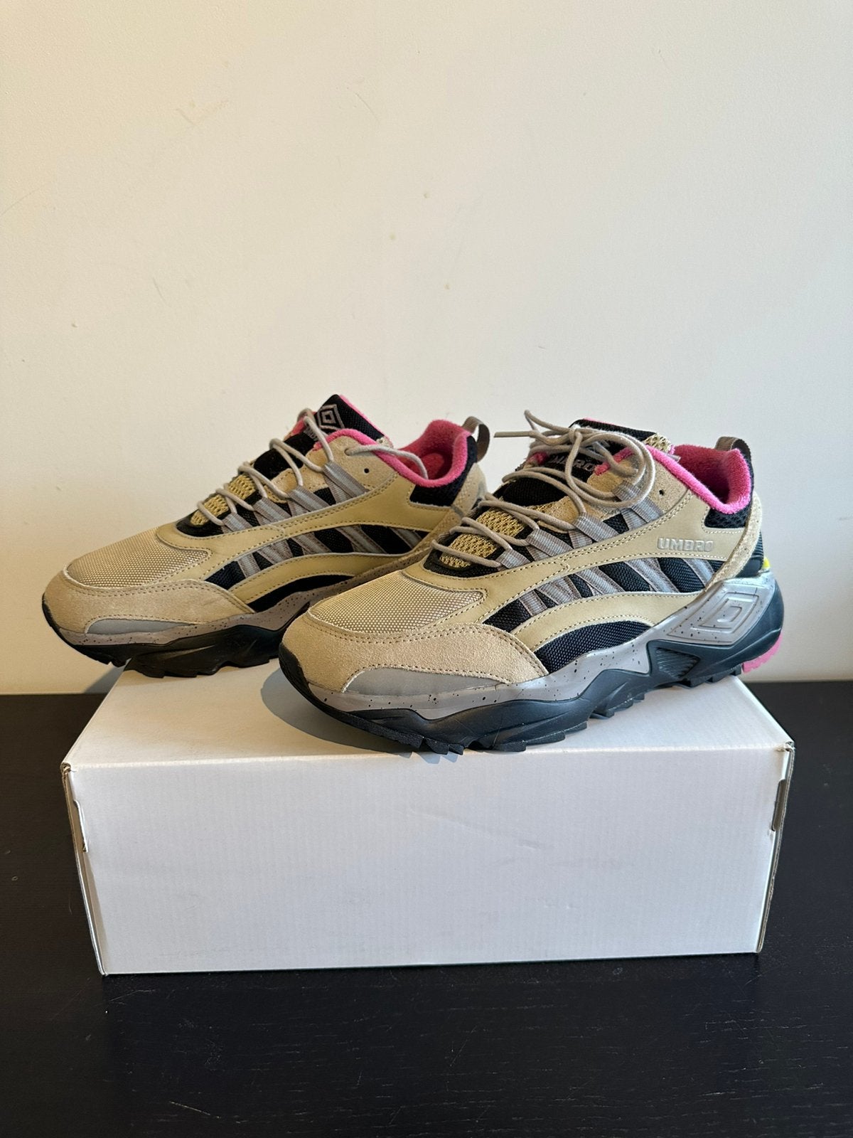 Umbro Neptune Outdoor - EU 45,5, Kleding | Heren, Schoenen, Ophalen of Verzenden, Nieuw
