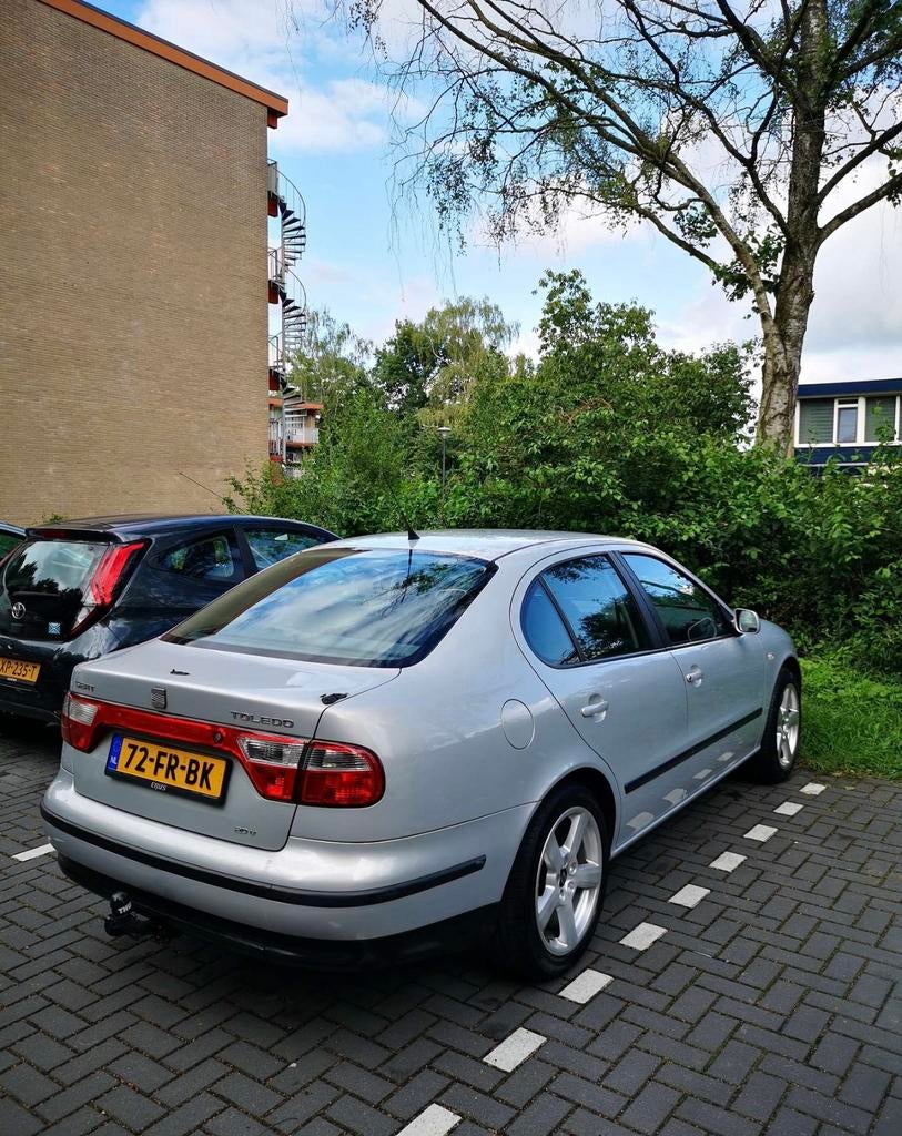 Seat Toledo 1.8 20V 92KW 2000 Grijs, Auto's, Seat, Particulier, Toledo, Airbags, Airconditioning, Bluetooth, Centrale vergrendeling