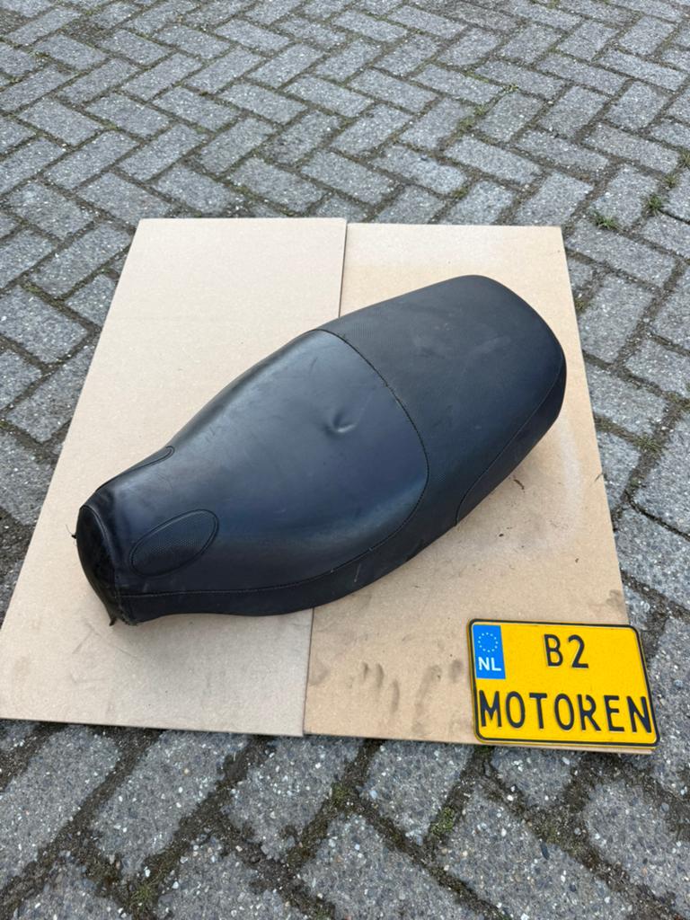 Piaggio skr 125/150 facelift zadel, Ophalen of Verzenden